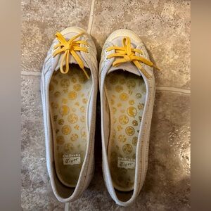 Onitsuka Tiger Women’s Ballet Flat White Sneakers with Yellow Laces size 7 Used